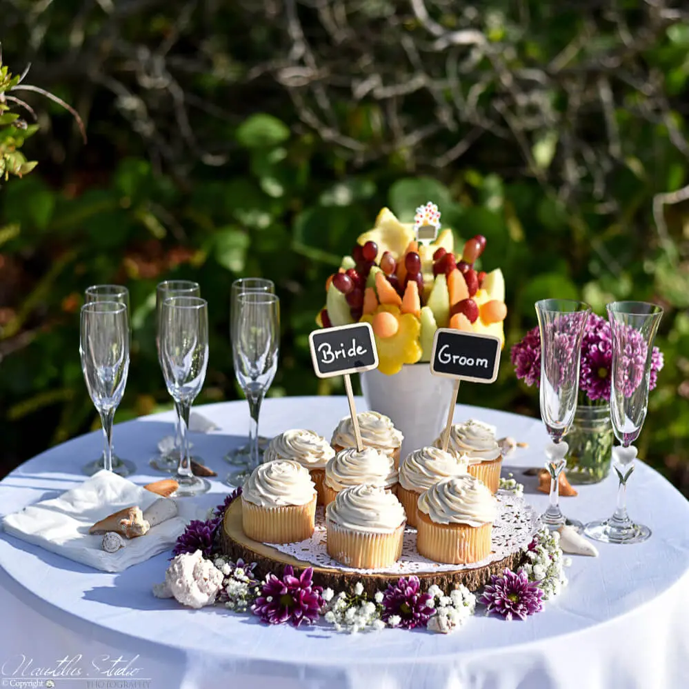 Boho Strandhochzeit Foto von cupcakes