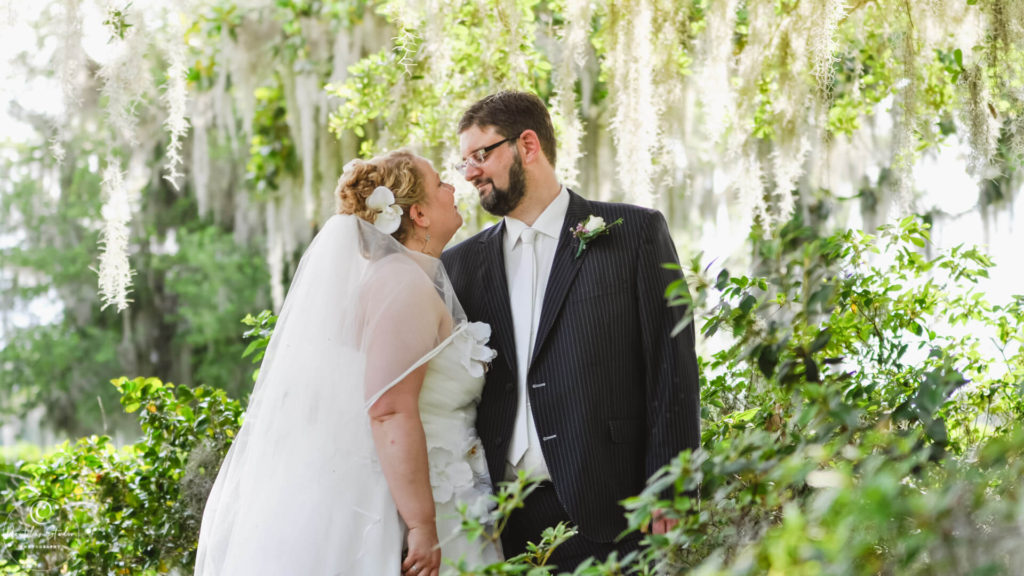 Orlando Hochzeit Bild vom Paar unter Bäumen