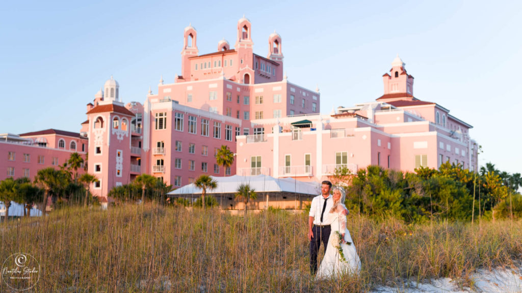 Florida Hochzeitsorte, Brautpaar vor dem Don Cesar Hotel St Pete Beach