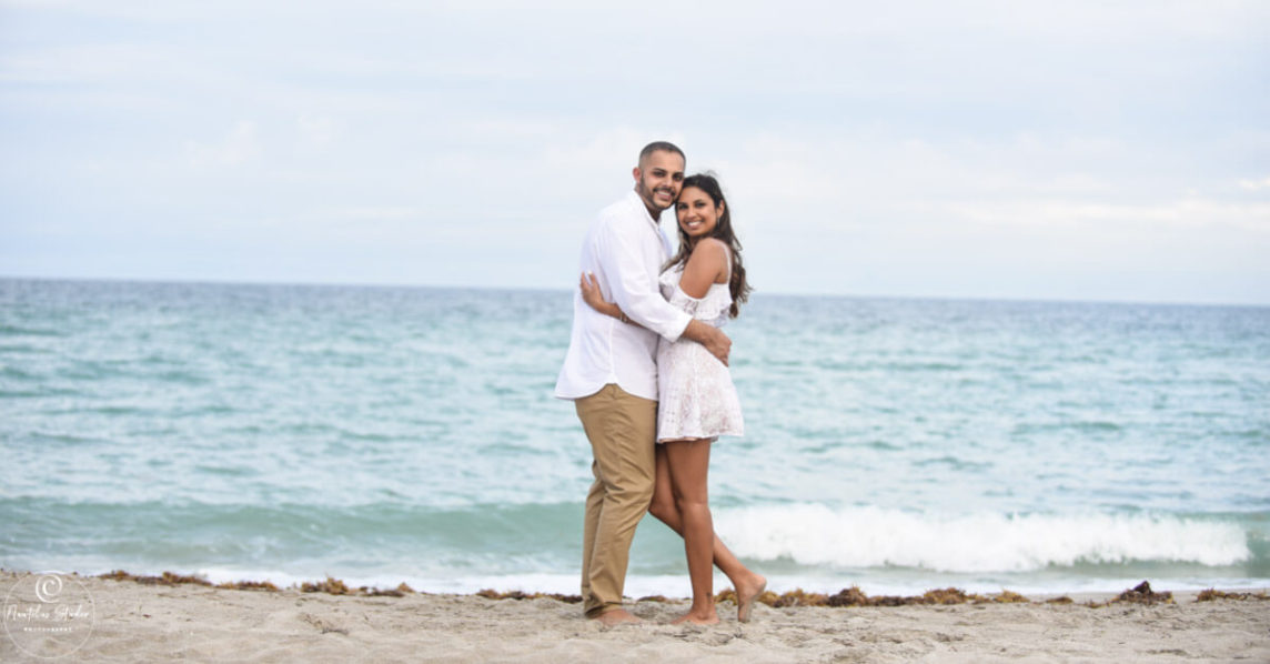 Foto vom glücklichen Paar in Fort Lauderdale am Strand